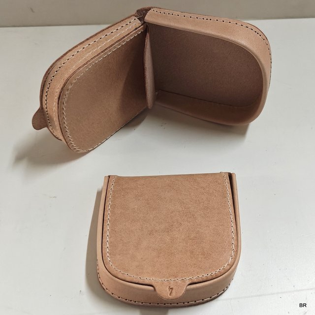 Porta Moeda em Pata de Cavalo Celeiro 9x9cms nº 4 ref. 3104